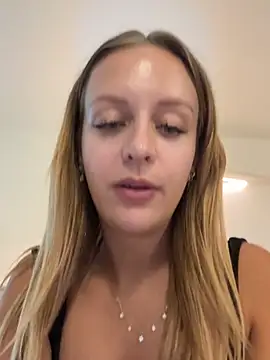 agatheeex captura de la sala en vivo en Stripchat