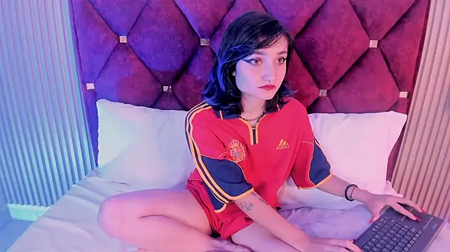 alaskaraven live room snapshot on Stripchat