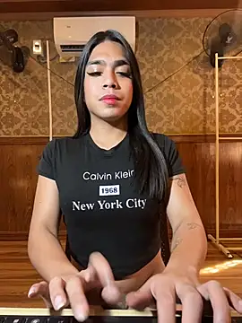 alcyone_hilton Momentaufnahme des Live-Raums auf Stripchat