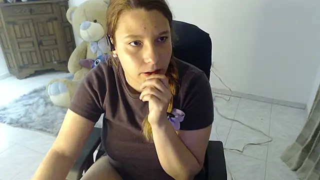 alexia_87 live room snapshot on Stripchat