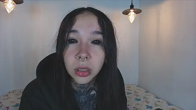 alien_eyes09 снимок онлайн-комнаты на Stripchat