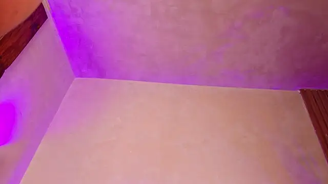 alisonn_moon live room snapshot on Stripchat
