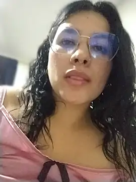 alix_bay momentopname van live room op Stripchat