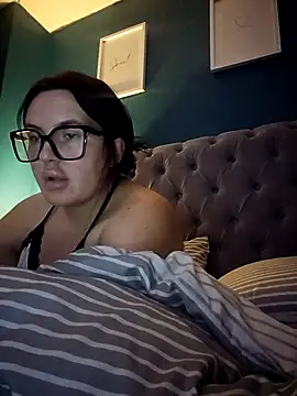 alj135 live room snapshot on Stripchat