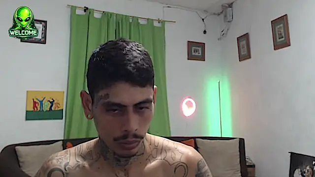 alpha_zom captura de la sala en vivo en Stripchat