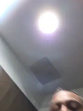 amazing_gujju momentopname van live room op Stripchat