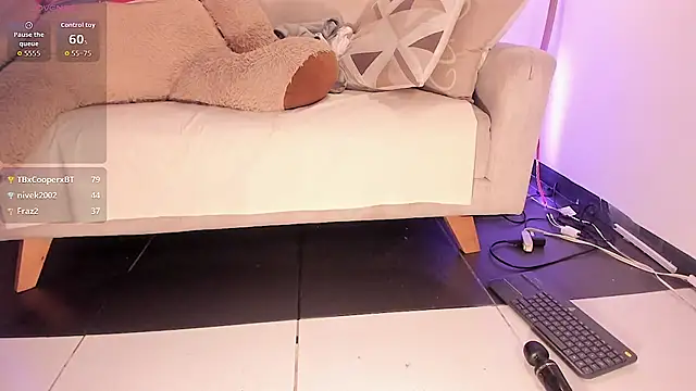 ana_ev live room snapshot on Stripchat