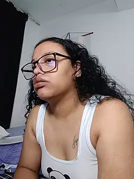 angela_angels_ live room snapshot on Stripchat