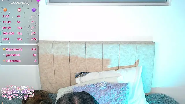angelaa_elliss live room snapshot on Stripchat
