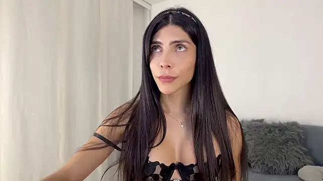 angelturned001 live room snapshot on Stripchat