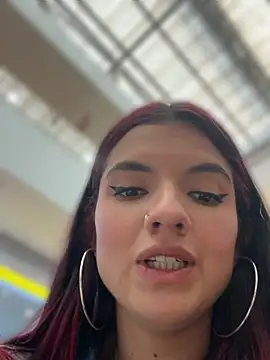 annavi_ Momentaufnahme des Live-Raums auf Stripchat