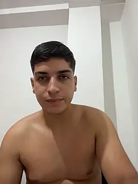 apolo_moon_ live room snapshot on Stripchat