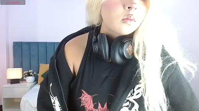 april_bunnyy Momentaufnahme des Live-Raums auf Stripchat