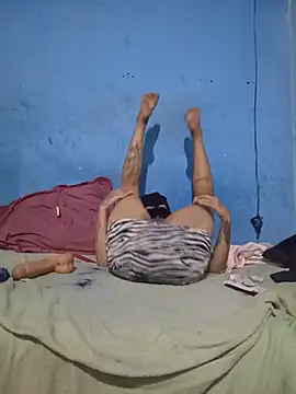 arielemoreninha снимок онлайн-комнаты на Stripchat
