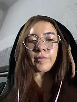 arilynn_ live room snapshot on Stripchat