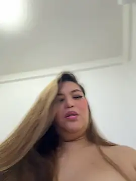 ashleygrahamts live room snapshot on Stripchat