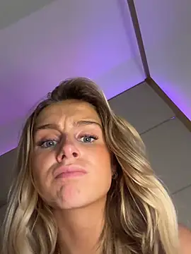 aviellaa Momentaufnahme des Live-Raums auf Stripchat