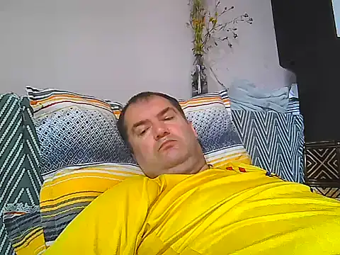 bambolino1978 live room snapshot on Stripchat