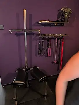 beauty-of-pain live room snapshot on Stripchat