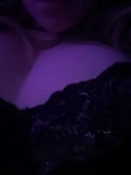 beesknees420 captura da sala ao vivo na Stripchat