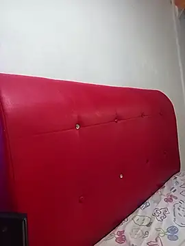 bella_chocolate live room snapshot on Stripchat