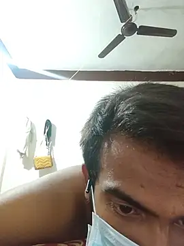 bennylogin290 live room snapshot on Stripchat