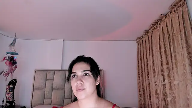 brianaGuzman momentopname van live room op Stripchat