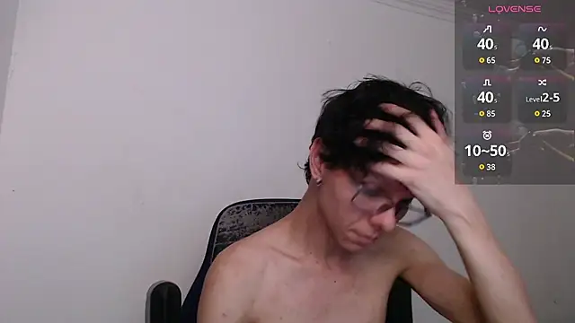 bryamado69 live room snapshot on Stripchat
