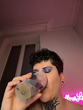 callmelouve captura de la sala en vivo en Stripchat