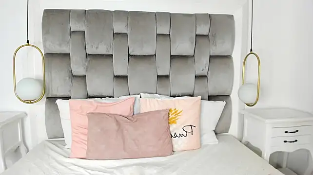 camila_sunsen live room snapshot on Stripchat