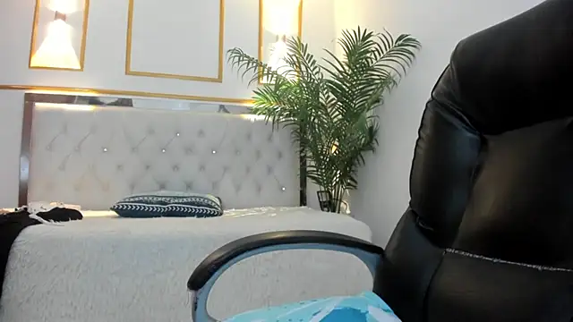 candiapole live room snapshot on Stripchat