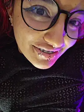 carolinerue снимок онлайн-комнаты на Stripchat