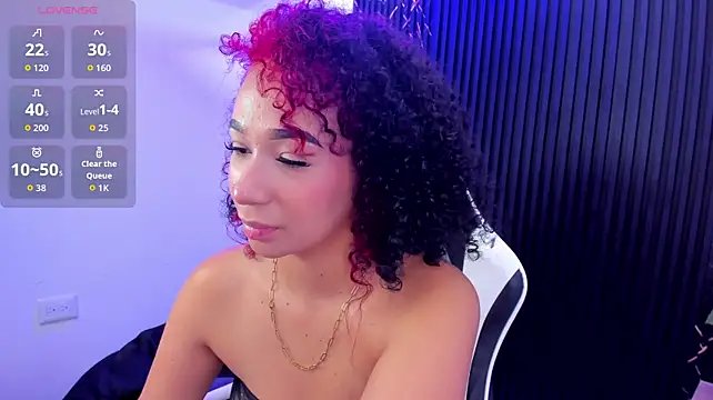 chloe_iraide снимок онлайн-комнаты на Stripchat