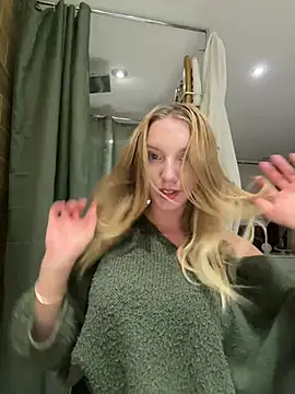 claraaa-rvx live room snapshot on Stripchat