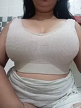cute-mahek live room snapshot on Stripchat
