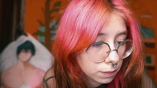 cutiiepink live room snapshot on Stripchat