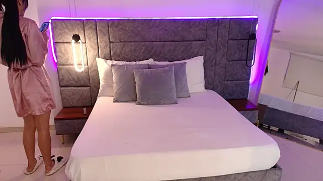 dhalia_lux_ live room snapshot on Stripchat