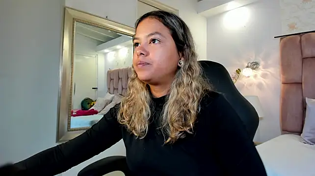 dulce_lyraa1 Momentaufnahme des Live-Raums auf Stripchat