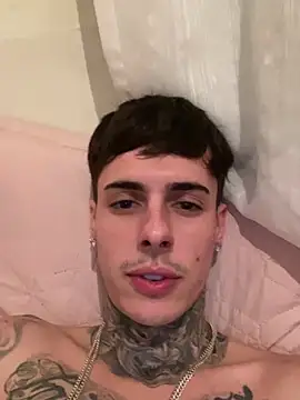 dylan_wolf captura da sala ao vivo na Stripchat