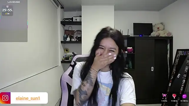 elaine_sun1 momentopname van live room op Stripchat
