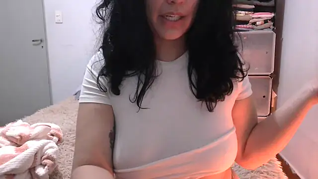 elisaroma29 live room snapshot on Stripchat