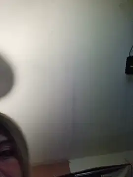ellajval999 снимок онлайн-комнаты на Stripchat