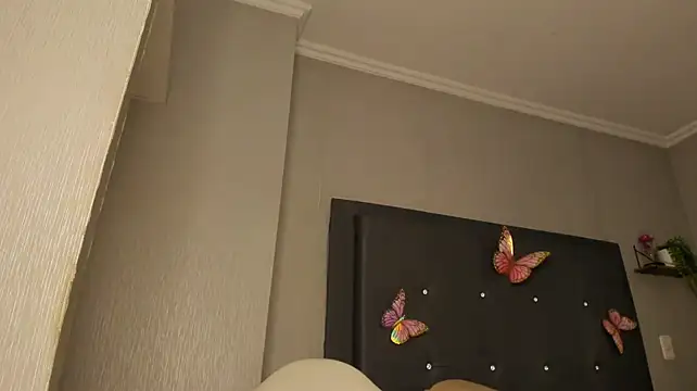 emma_lye live room snapshot on Stripchat
