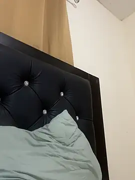 flacoperla2304 live room snapshot on Stripchat