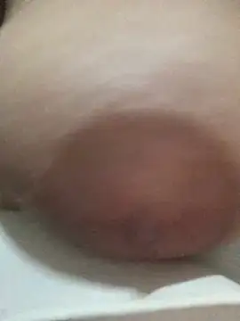 fraw1la live room snapshot on Stripchat