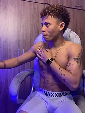 gaby_fit_strong1 momentopname van live room op Stripchat