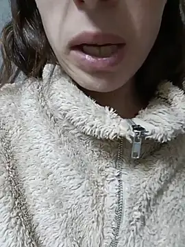 gatitachula93 live room snapshot on Stripchat