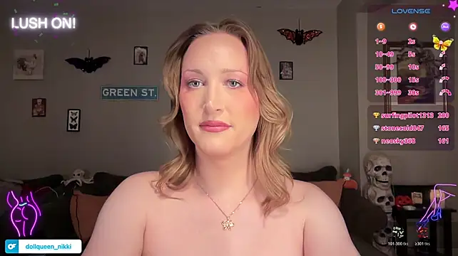 greenxxxqueen live room snapshot on Stripchat