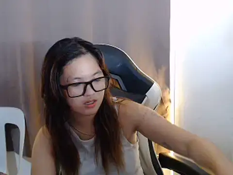 honey_asian69 Momentaufnahme des Live-Raums auf Stripchat