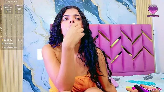 hotiergirl momentopname van live room op Stripchat